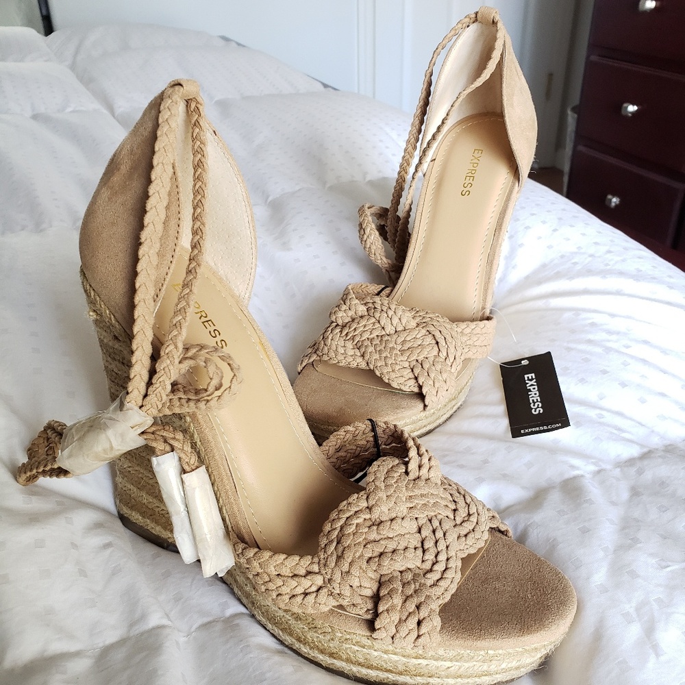 BRAND NEW Express nude wedges